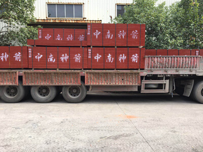 中南神箭竹膠板裝車(chē)待發(fā)往福建泉州